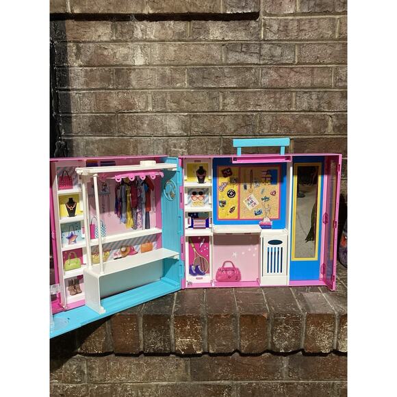 Mattel Barbie Dream Closet Playset With Clothes and Hangers - Picture 11 of 16